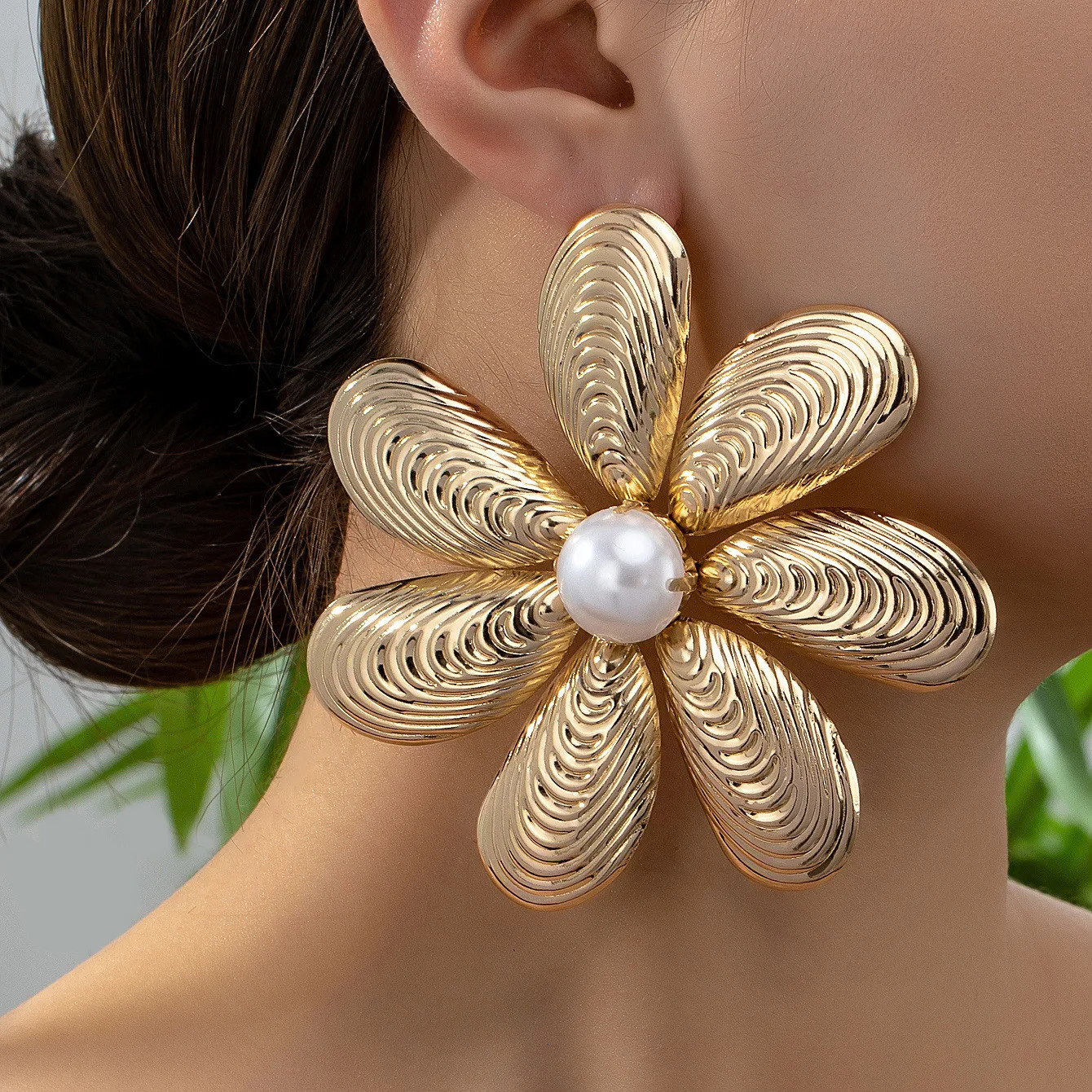 Large Metal Flower Earrings for Women Simple Fashion Ear Jewelry Accessories Party Gift 2024 Style 251016