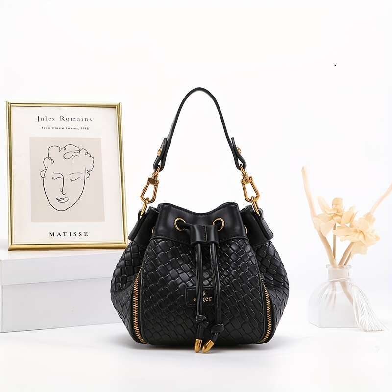 Crossbody Gift Niche Design Women's New Fashion Commuting High-End Woven Bucket Bag