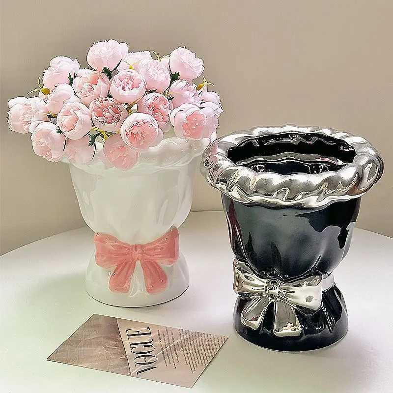 Creative Handheld Bouquet Shaped Ceramic Vase for Home Living Room Highend Flower Arrangement Ins Style Decorative Items C251017