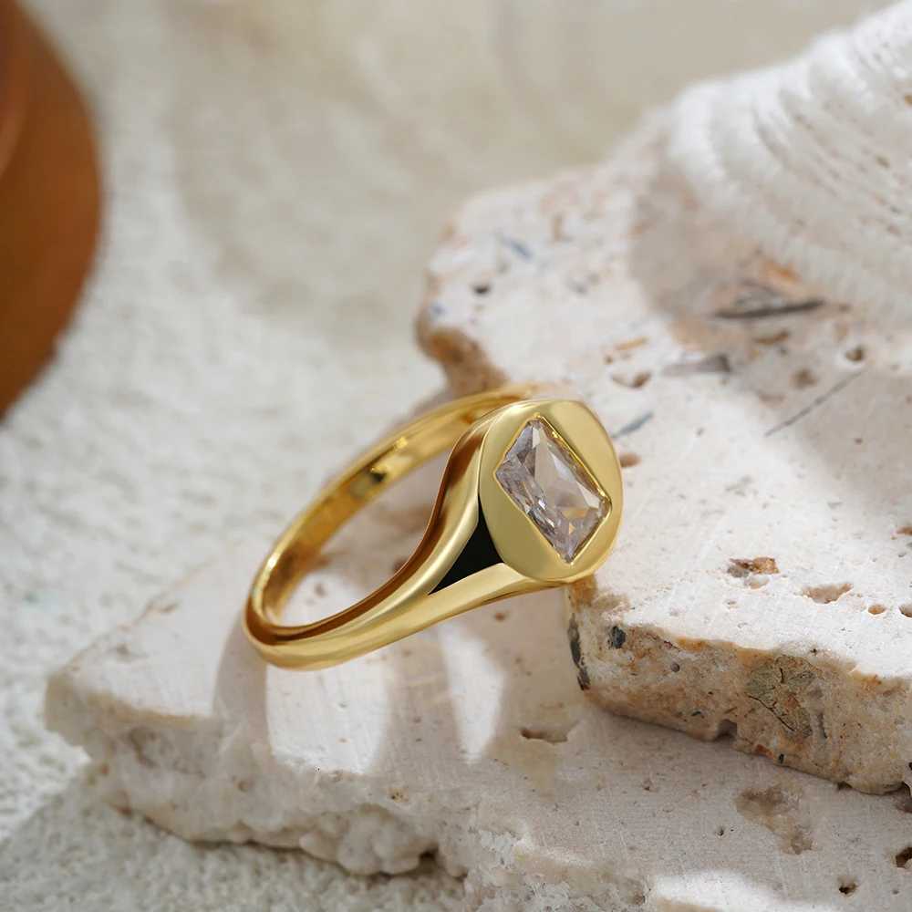 Shiny Square CZ Zircon Round Ring for Women 18K Gold Plated Stainless Steel Waterproof Ring Exquisite Wedding Jewelry Gifts Z251017