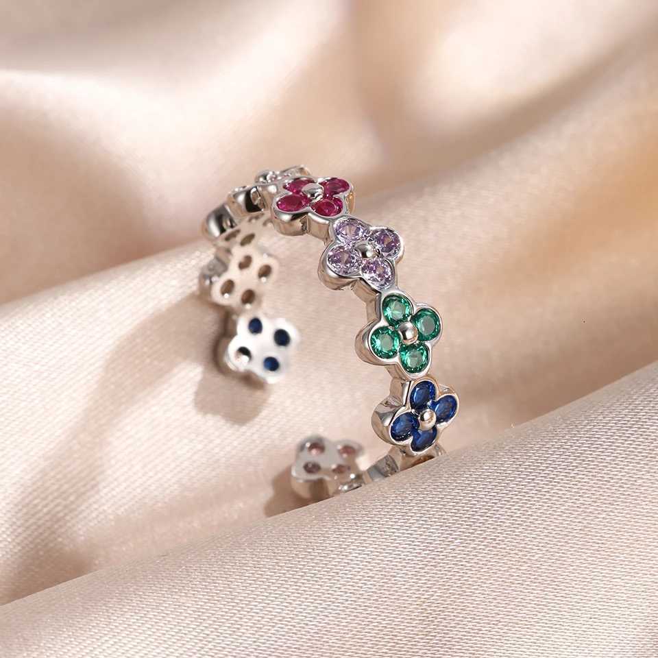 Yupsk 2pcs Niche Design Lucky Flower Zircon Rings Set for Women StainlESS Steel Finger Ring Engagement Jewelry GiftsW251017