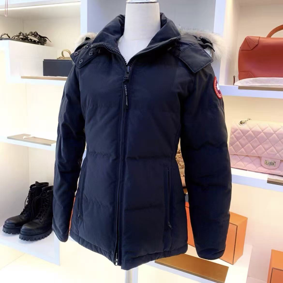 VIP Goose Brand women's parka Black label down jacket 3804 styles real fur collar 90 white duck down original fabric! Originally planned hardware