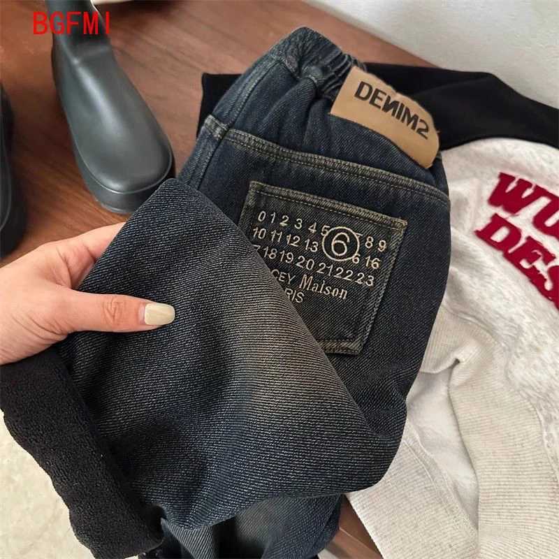 Korean Loose Infant Bottoms Kids Winter Velvet Jeans Plush Casual Baby Boys Straight Pants Girls Soft Thick Denirsm TrousersT251017