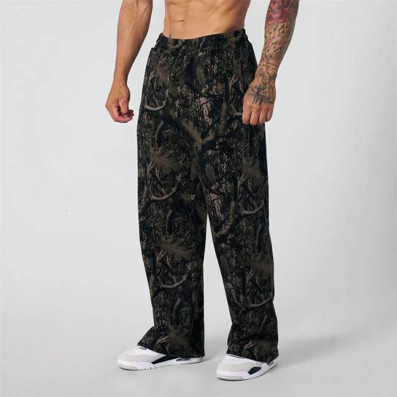 2025 New Jogger Straight Trendy Fitness Pants Mens Camouflage Wide Leg Pants Breathable running sweatpants loose men trousers1 Y251105