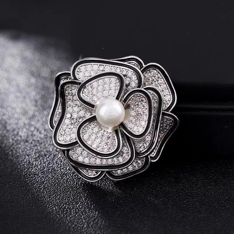 luxury designer camellia small fragrance style luxurious exquisite brooch design sense niche spring autumn coat pin accessory for women