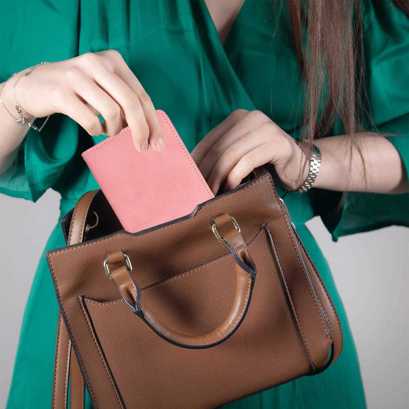 RFID Blocking Card Holder with Vaccine Card Slot Bifold Travel Slim Wallet for Women Men Minimalist Business Card Cover CaseW251017