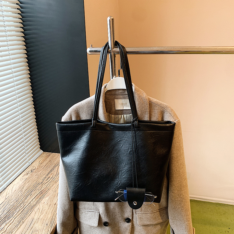 2025 Spring New Fashionable Women's Compact Phone Bag Autumn Large Capacity High end Student Versatile Leisure Minimalist and Niche Shopping Comm