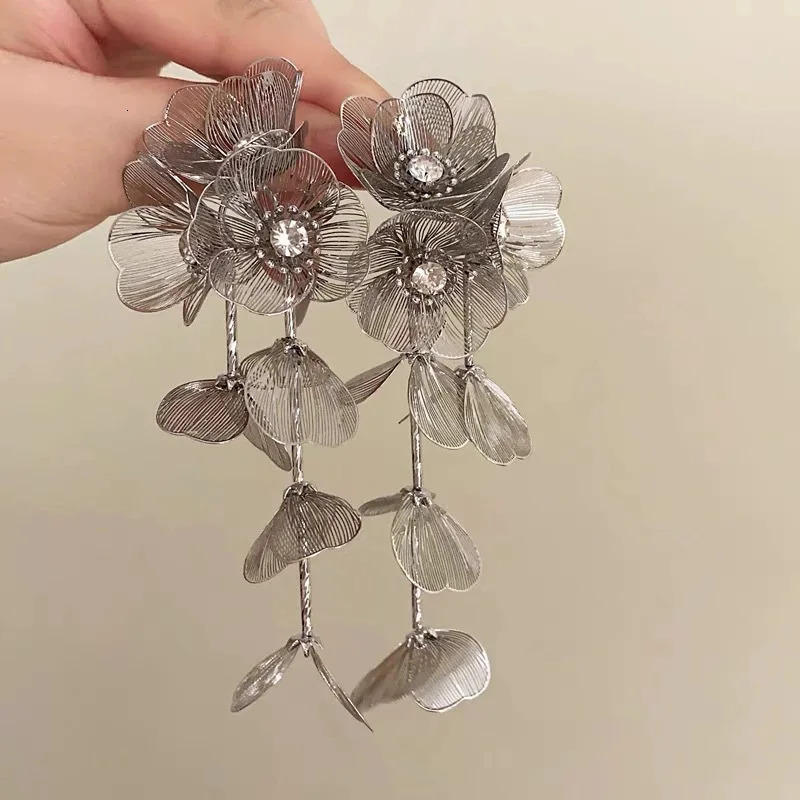 Bohemian Flower Tassel Earrings for Women Vintage Gold Color Exaggerated Hanging Earring Party Jewelry Gift 251016