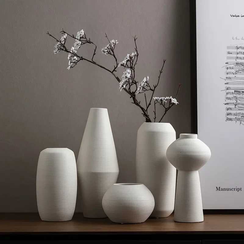 Modern Minimst Creative White Brushed Ceramic Vase Dried Flower Arrangement Vase Home Decoration Nordic Art Crafts Ornaments C251017