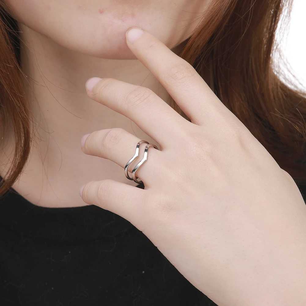 Skyrim 2025 Simple Geometrical Wave Ring Stainless Steel Gold Color Party Finger Rings Jewelry Birthday Gift for Women GirlsW251017