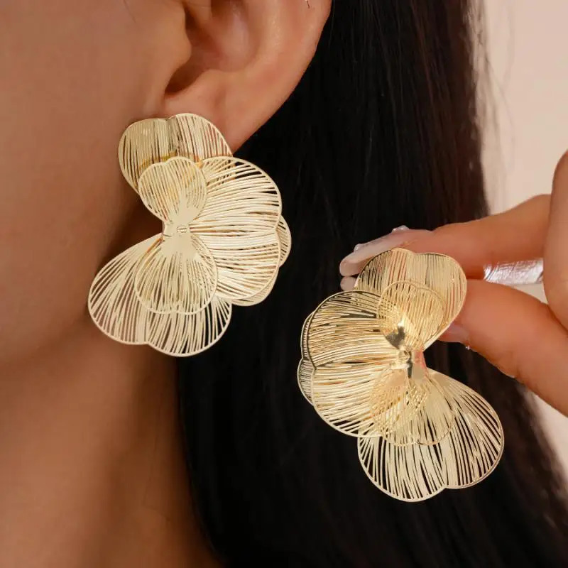 Elegant Multi Layer Metal Petal Flower Stud Earrings for Women Creative Gold Color Hollow Floral Piercing Earrings Jewelry Gifts 251016