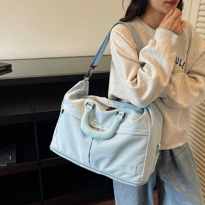 Large Capacity Casual Fashion Travel Bag for Men and Women, New Short Trip Business Trip Luggage Bag, Single Shoulder Crossbody Swimming Training Bag 