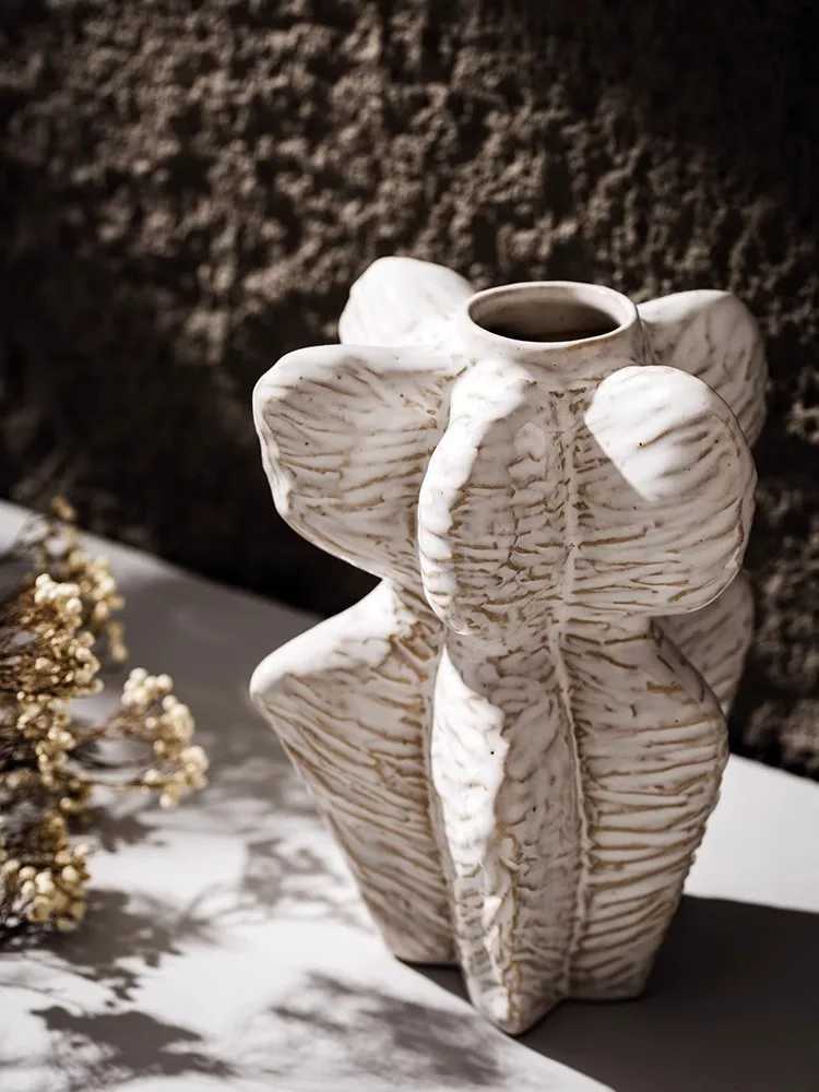 Modern Living Room Dining Table Decor French Retro Style Ceramic Vase Creative Arts Ornaments Photographic Prop Geometric Vase C251017