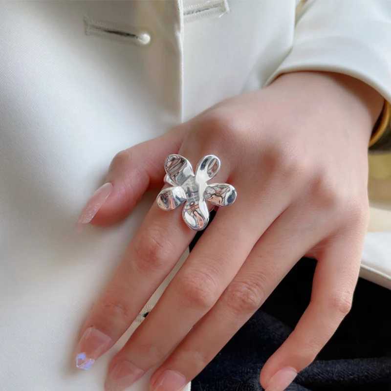 Foxanry Silver Color Flower Geometric Rings For Women Girl Minimalist Exaggerated Sweet Elegant Handmade Engagement Jewelry GiftW251017