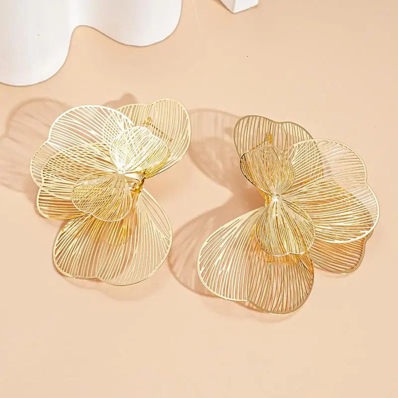 Elegant Multi Layer Metal Petal Flower Stud Earrings for Women Creative Gold Color Hollow Floral Piercing Earrings Jewelry Gifts 251016