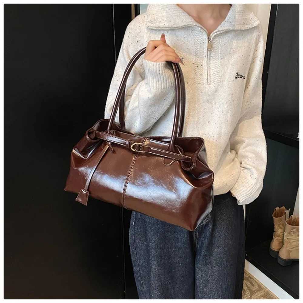 Fi New Oil PU Leather Handbag Large Capacity Mtifunctial Shoder Bag Wen Casual Tote Bag Underarm Bag for Wen 1 D2510171