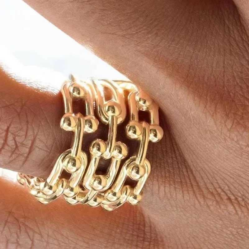 Female New Fashion U Chain Ring for Women PVD Gold Plated Stainless Steel Ring Birthday GiftsW251017