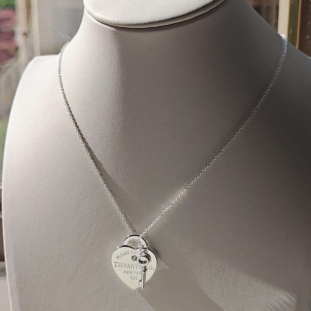 Jewlery Designer Jewelry Returnto Formal Occasions and Co Rose Gold Selected Quality Elegant Luxury Style Premium Materials jewlery Pendant fashion necklace gift