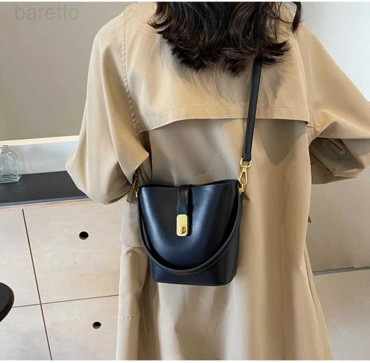 Bucket Bag for Women Stylish Shoulder Bag PU Leather Crossbody Bag Trendy Purse with Zipper Closure Z251017