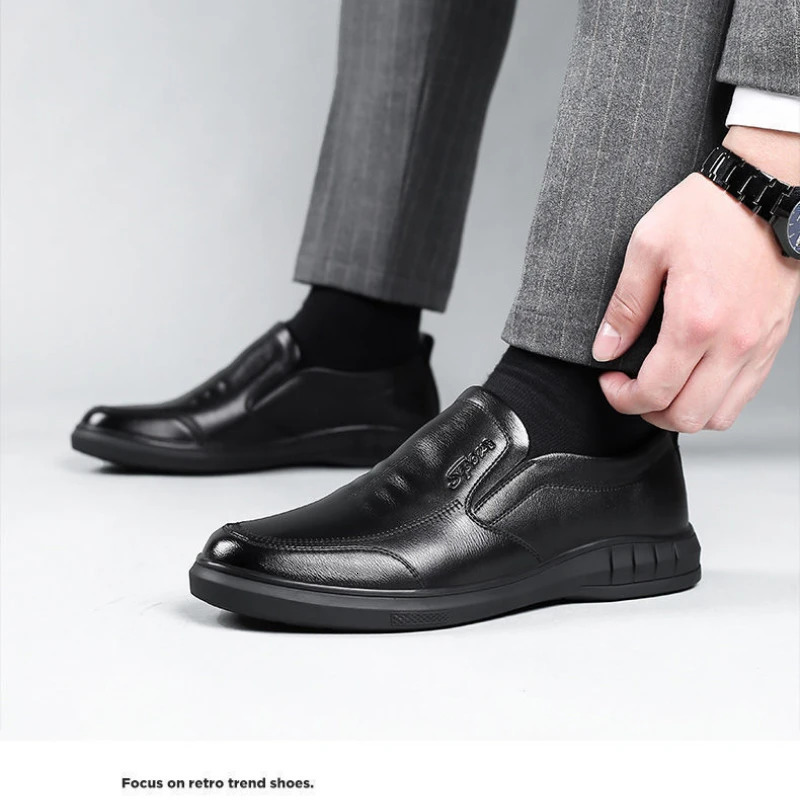 Classic Mens Leather Shoes Black Soft Bottom Anti Slip and Breath Shoes Lowtop Business Casual Loafers Formal Mens Shoes 251010
