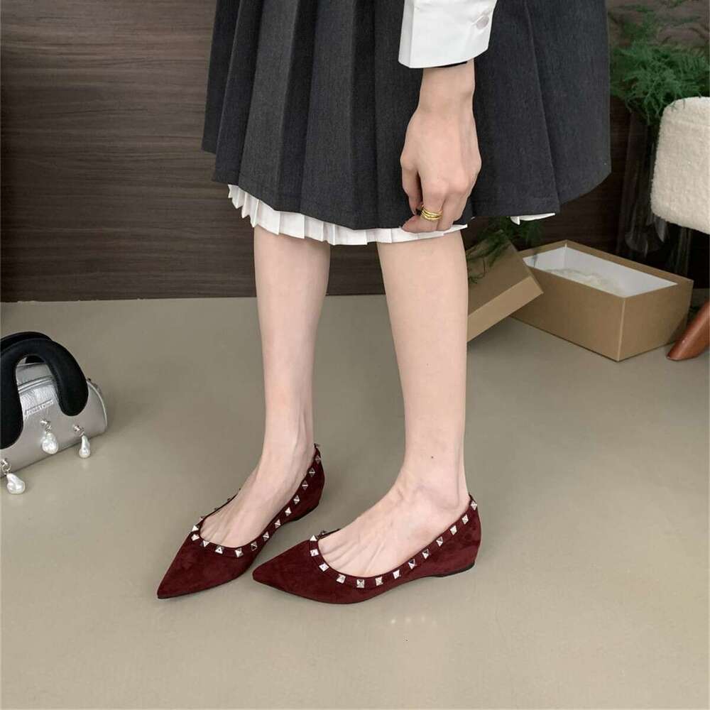 Women's Designer Shoe Petite Pointed Toe Hidden Wedge 2.5CM Sole Suede Rose Red Studded Shallow Sexy Low Heel Single Shoes Date Night Essential