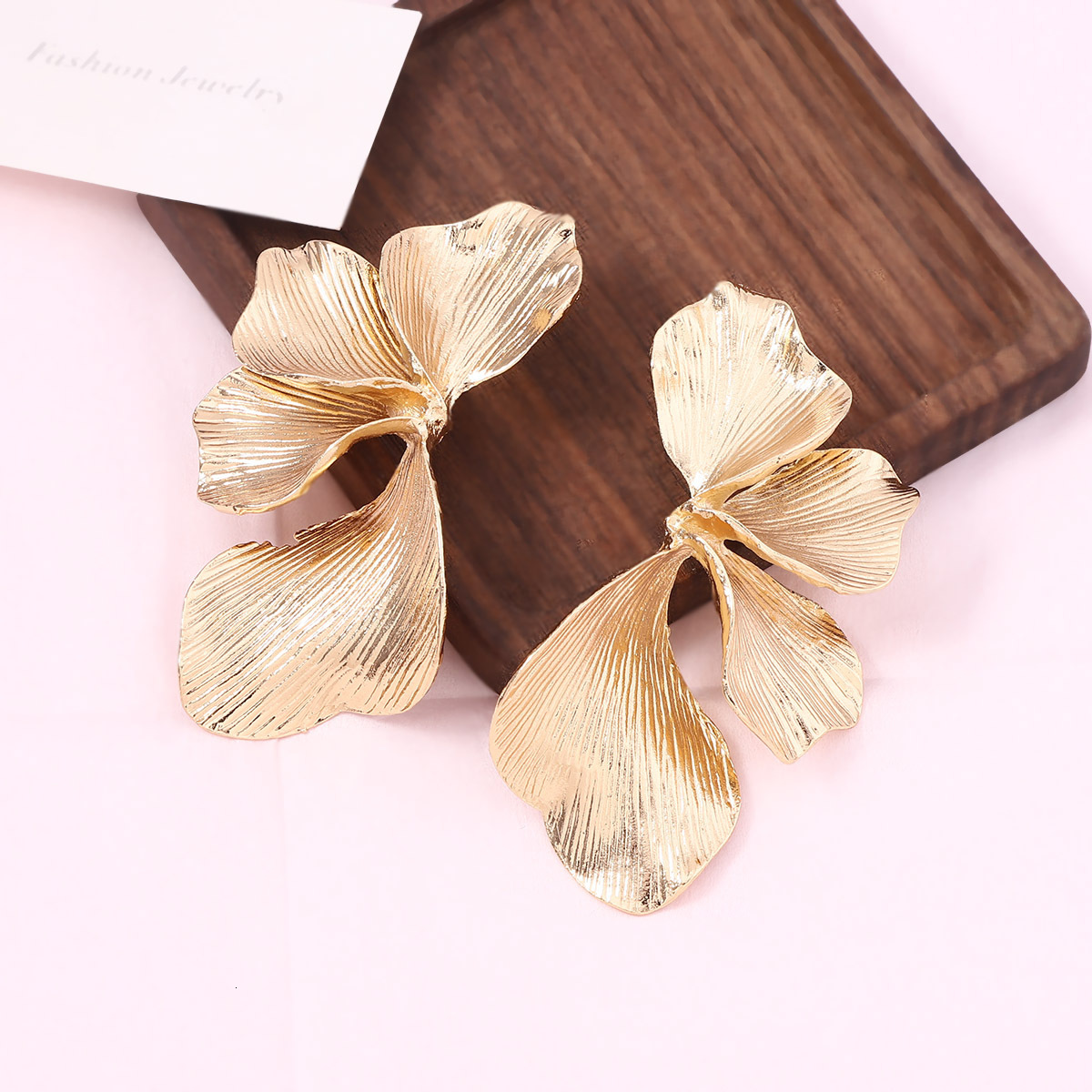 Light Luxury Gold earrings High-End Design Liquid Multi-Layer Retro Texture Petal Earrings Niche Minimalist Style free shipping