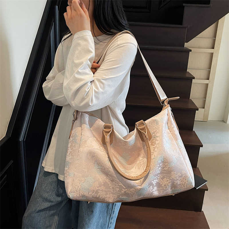 New Chinese Style Embroidered Travel Bag 2025 New Women's Large Capacity Crossbody Bag with Unique Design Niche Luggage Bag 250415