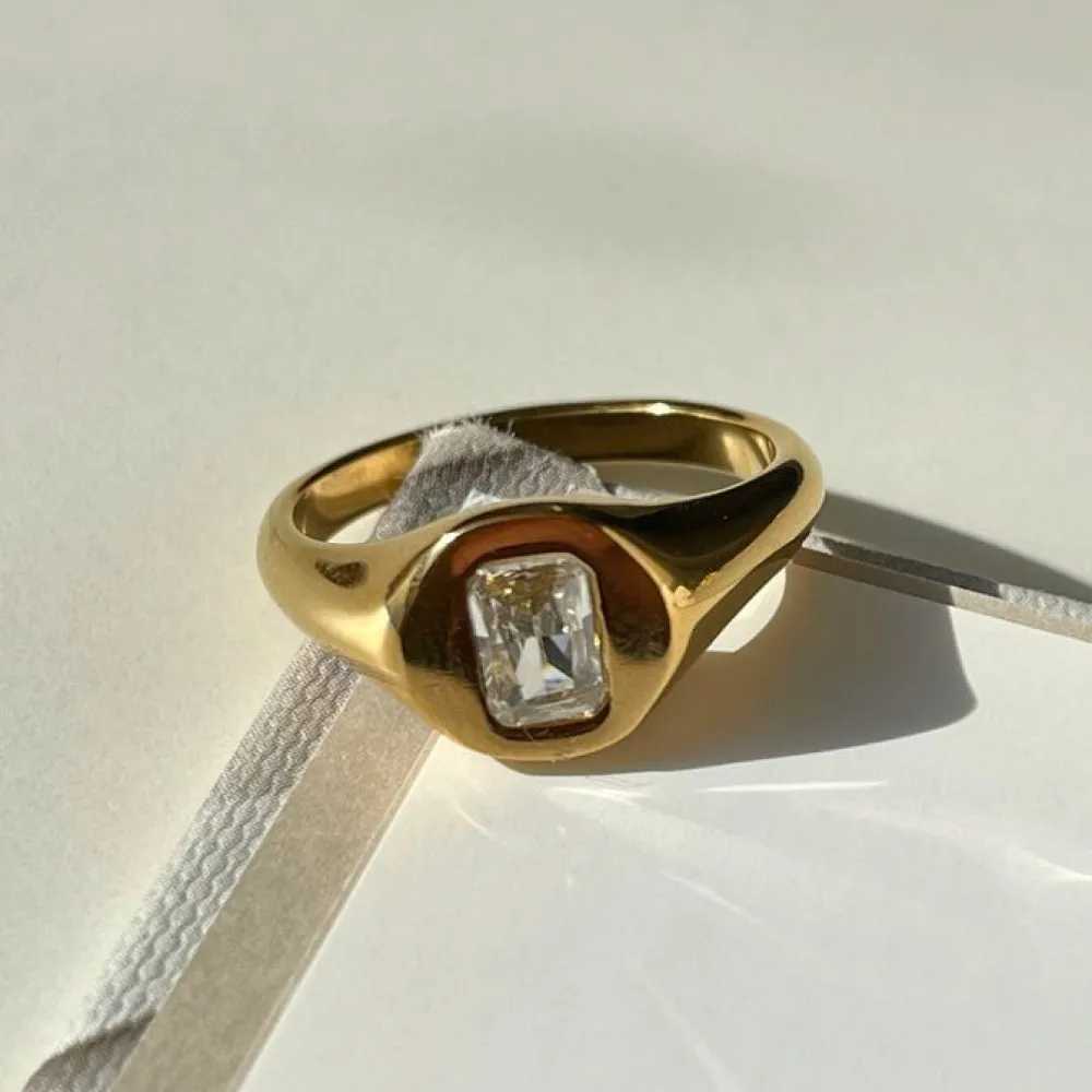 Shiny Square CZ Zircon Round Ring for Women 18K Gold Plated Stainless Steel Waterproof Ring Exquisite Wedding Jewelry Gifts Z251017