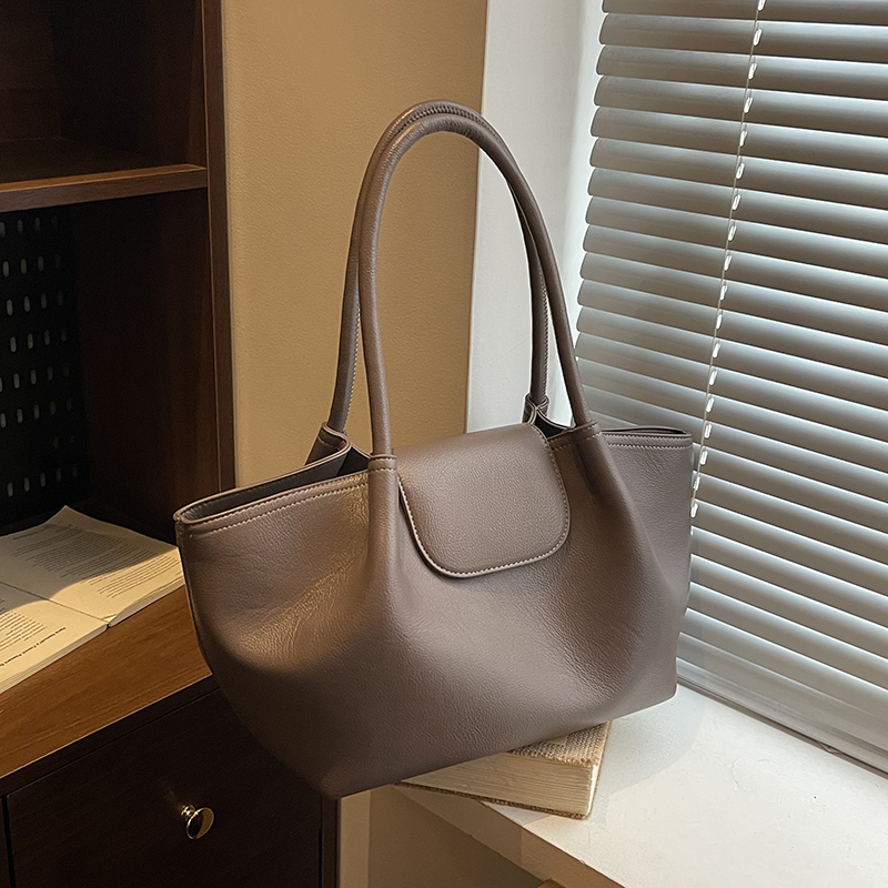 2025 New Fashionable Student Phone Bag with Large Capacity, Advanced Versatile, Leisure, Simple, and Niche Features for Women's Shopping, Commuti