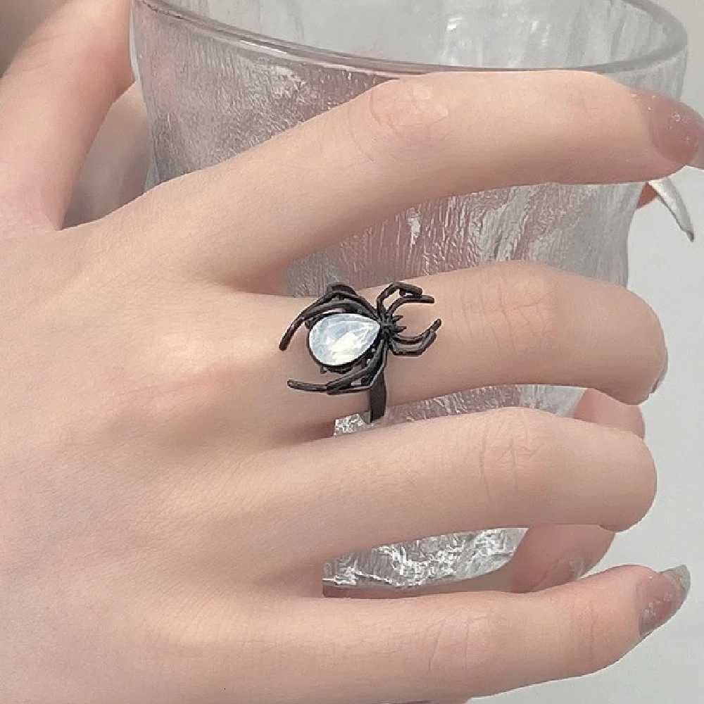 Vintage Halloween Gothic Punk Spider Rings For Women Men Insect Animal Ring Crystal Stone Opening Ring Party Jewelry Gift Z251017