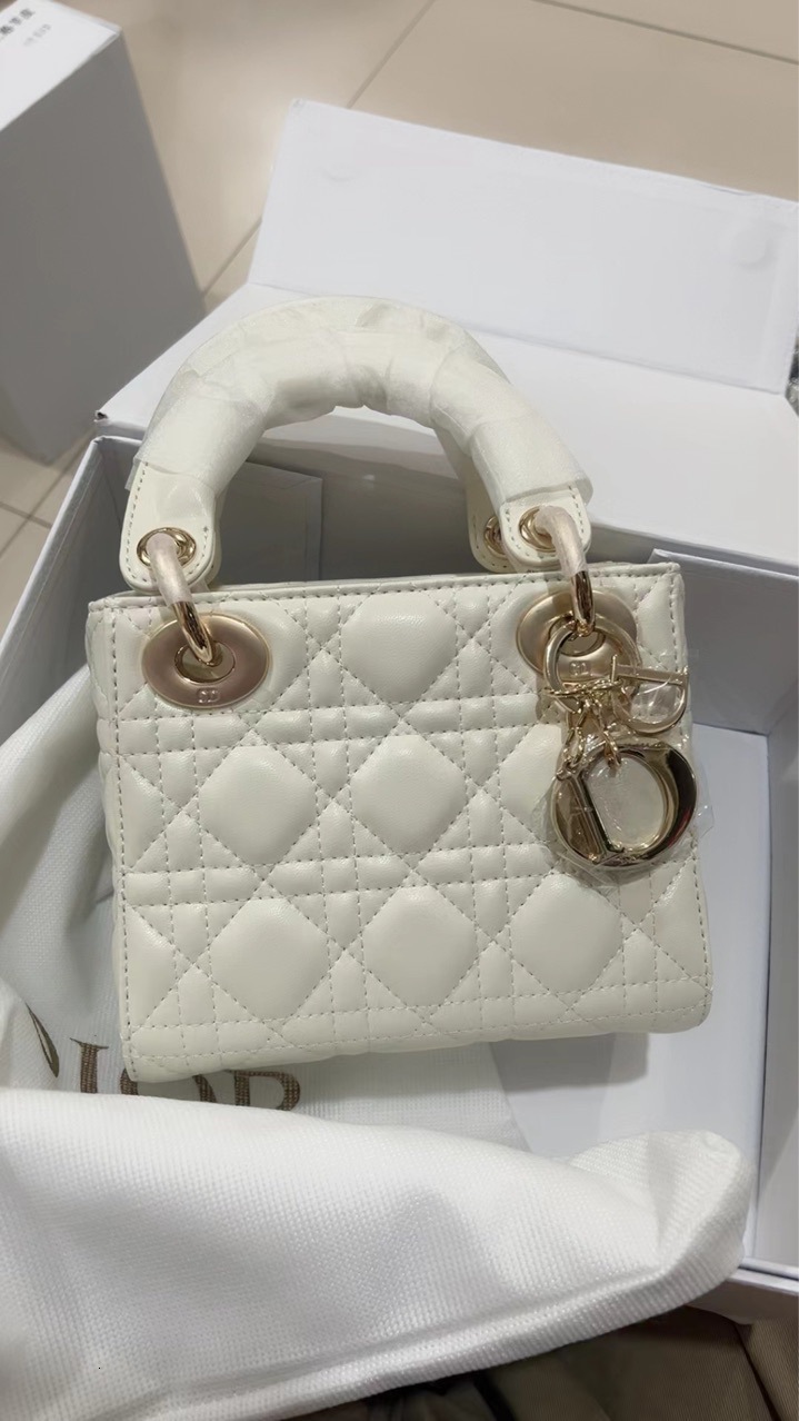 Designer Brand Pack D Brand Luxury Bag 2025 New Diana Sheepskin Three-compartment Platinum Light Gold Square Bag Handheld Crossbody Chain Bag Embroidery