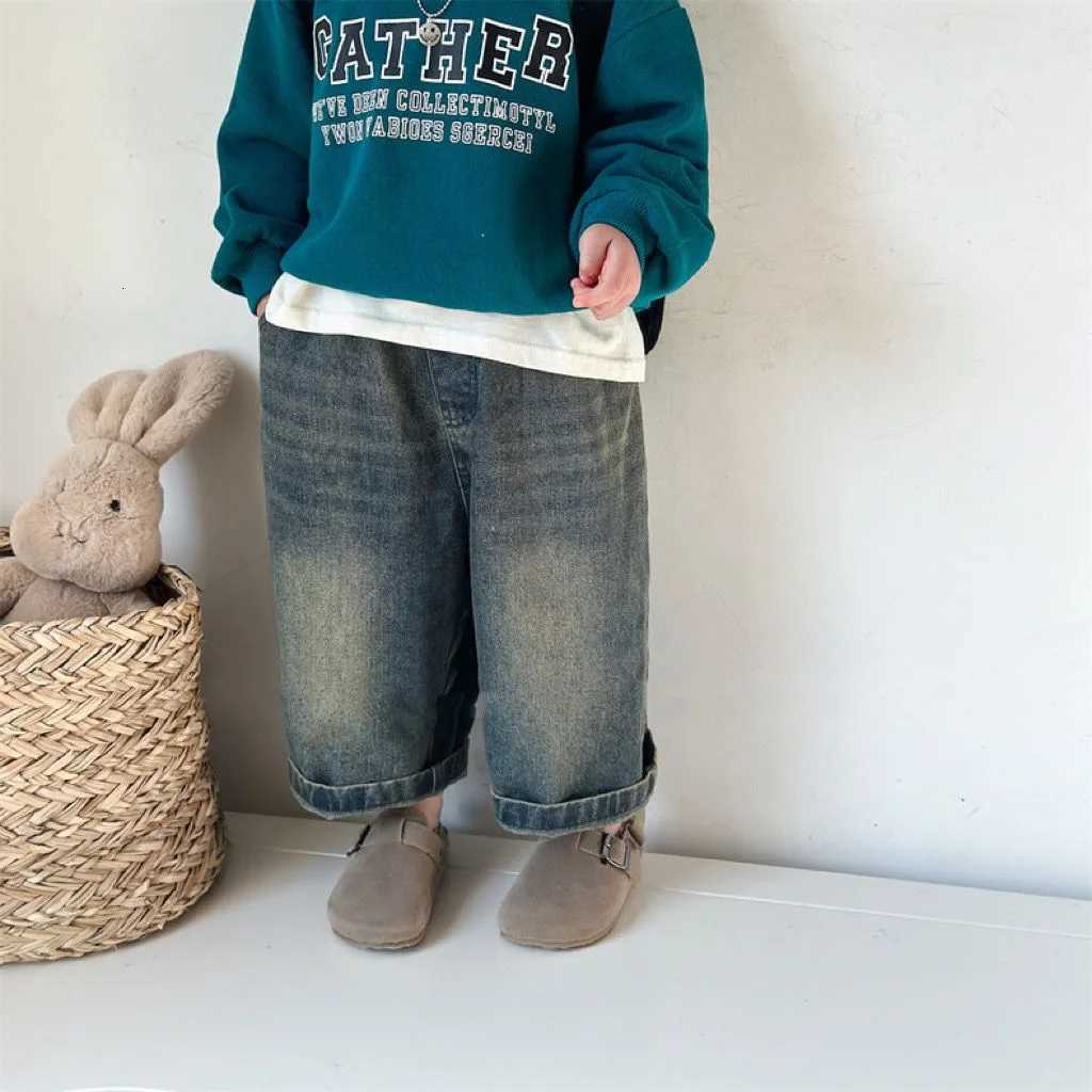 Autumn and Winter Jeans Baby Childrens Personalized Trendy Brand Velvet Thickened Retro Fashionable Wideleg PantsT251017