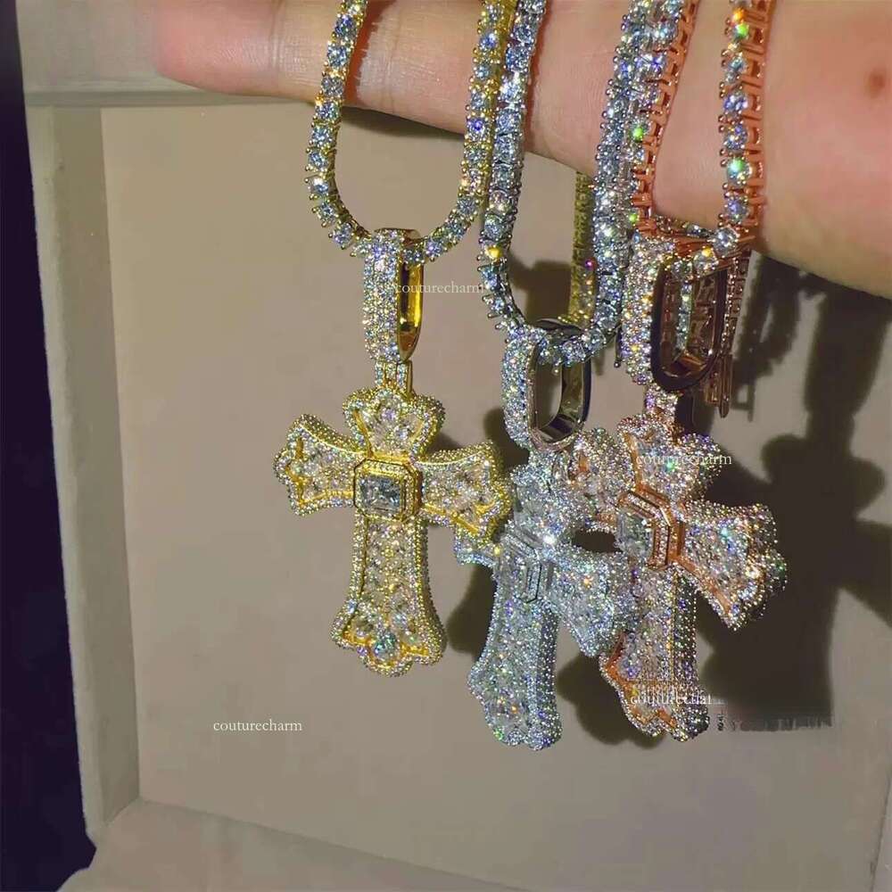 Custom Hip Hop Dia VVS Color Sterling Sier Iced Fine Jewelry Moissanite Cross Pendant