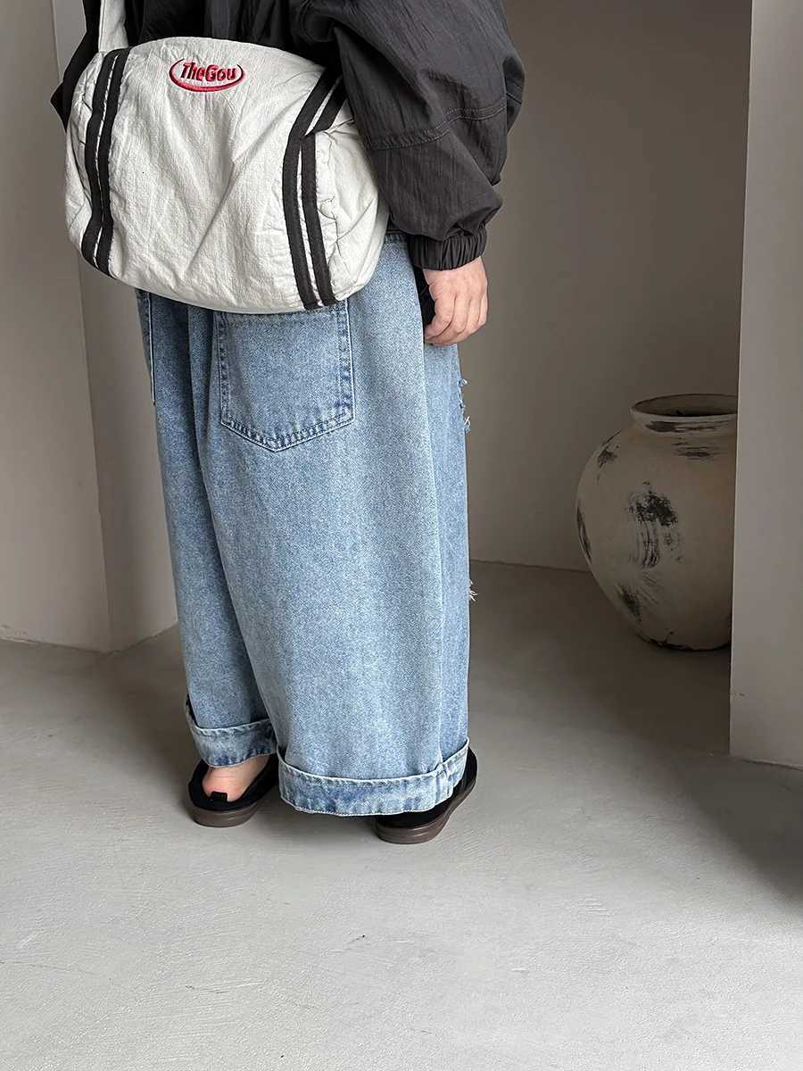 New Autumn Kids Straight Pants Trendy Style Boys Ripped Jeans Korean Loose Childrens Trousers Girls Denim Wide Leg PantsT251017