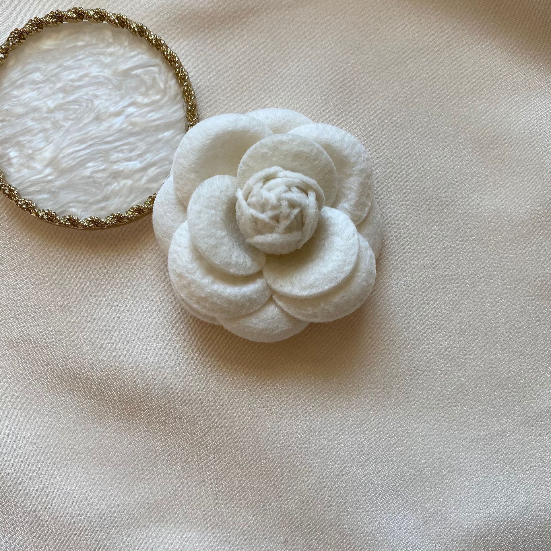 designer brooch new style style camellia bowknot highend brooch versatile bow tie handmade flower pearl for women