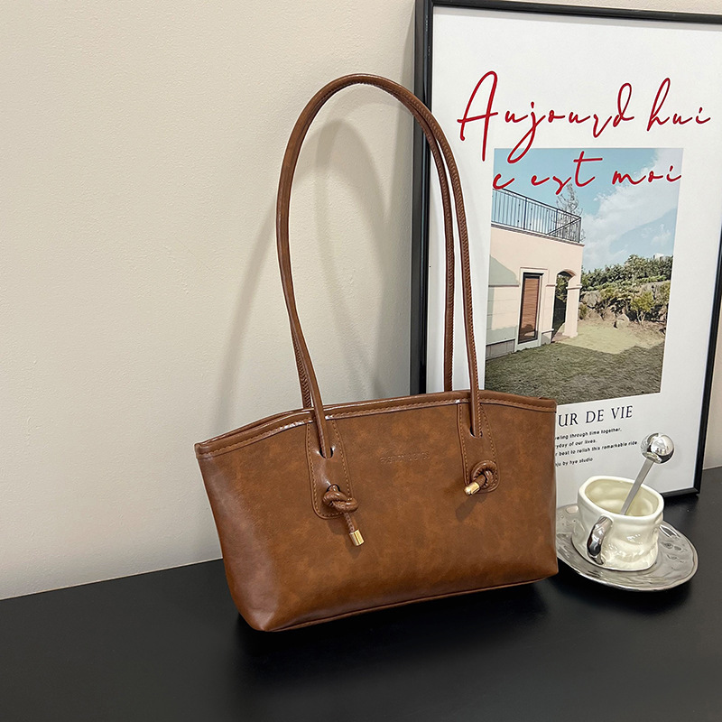 Designer Bag High-value Retro Large Capacity Bag For Women 2025 New Autumn Winter Commuter Shoulder Luxury Bag Bag Handheld Tote Bag