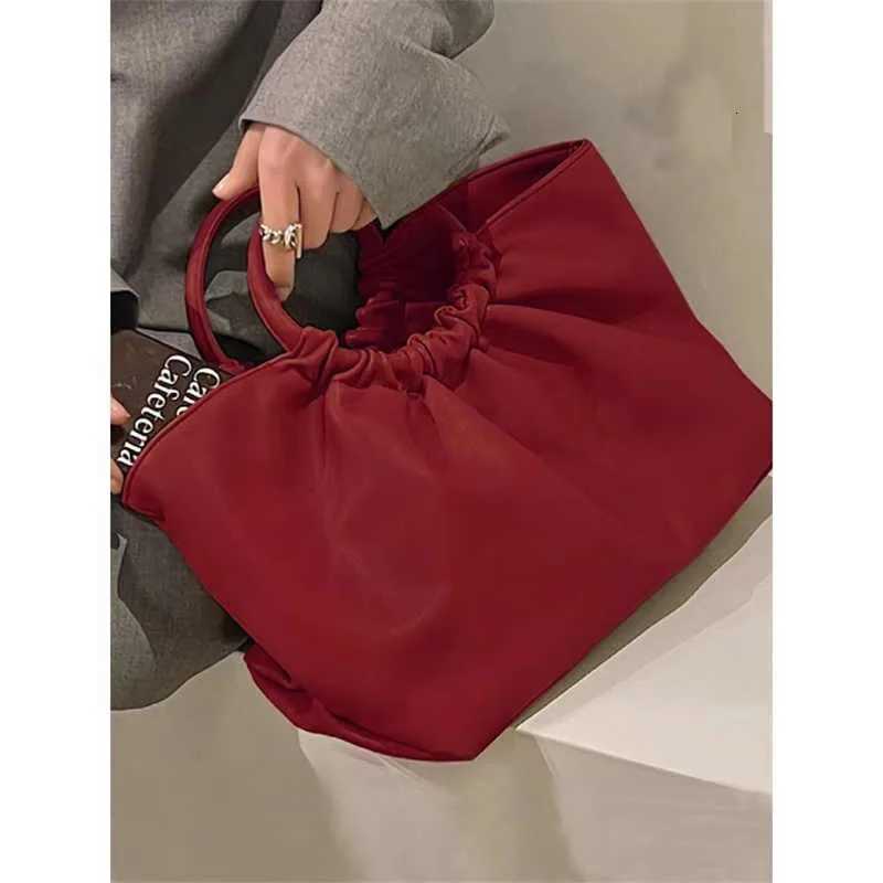 Female Red Handbags 2024 New Pleated Bridal Wedding One Shoulder Bags Autumn New Female Large Capacity Commuting Crossbody Purse Z251017