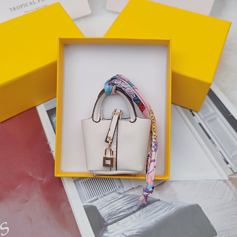 Mini Basket Bag Pendant Exquisite Car Keychain Pendant Cute Small Wallet Creative Earphone Bag Charms