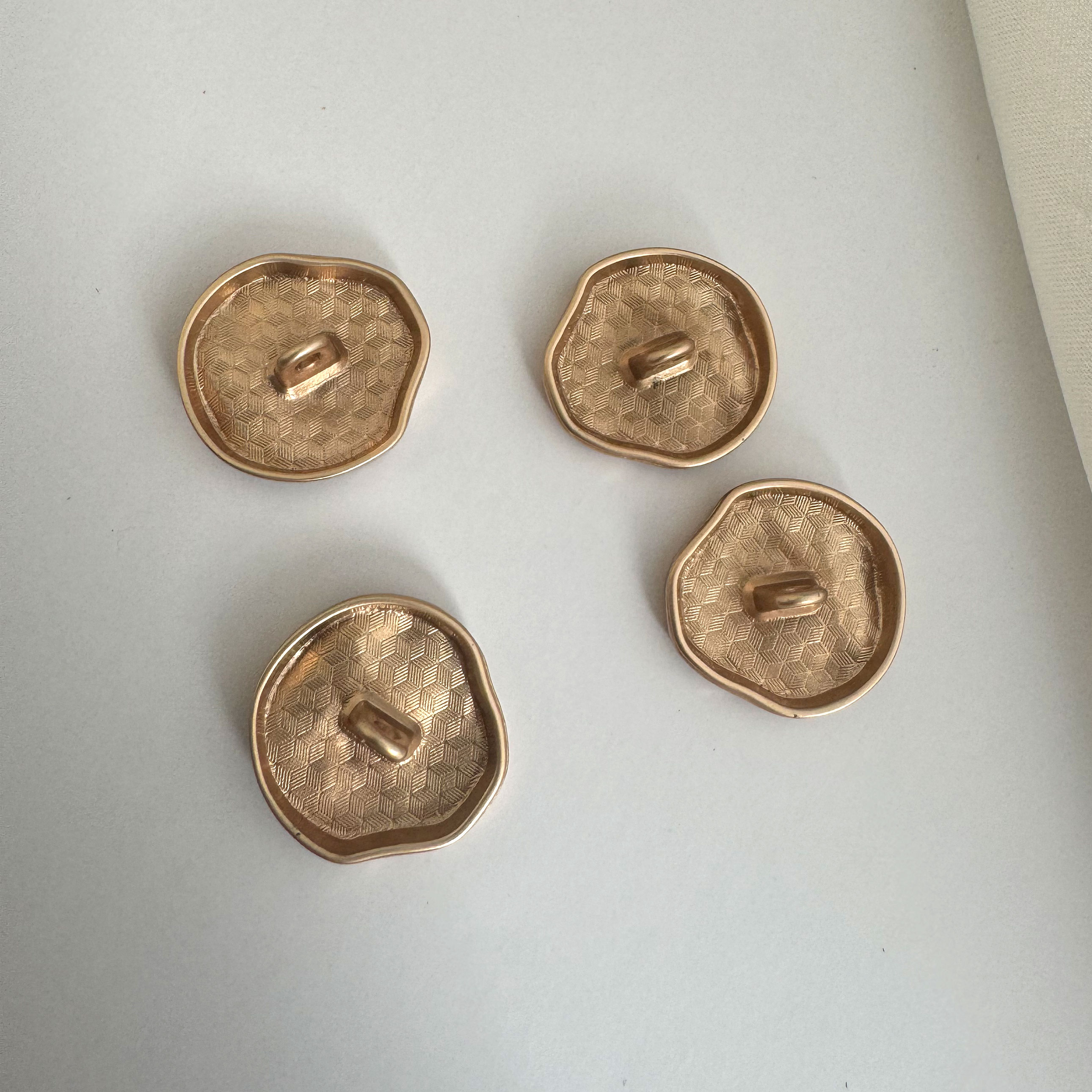 Fashion Simple Style Wave Face Irregular Metal Buttons Wholesale Sewing Button Manufacturer