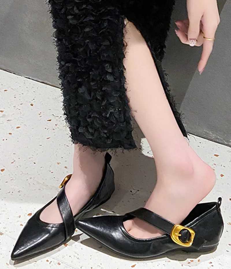 Retro Pointed Toe Soft Leather Flat Shoes Women Narrow Band Buckle Mary Jane Shoes Women Fashion Comfort Large Size Women Shoes Z251015