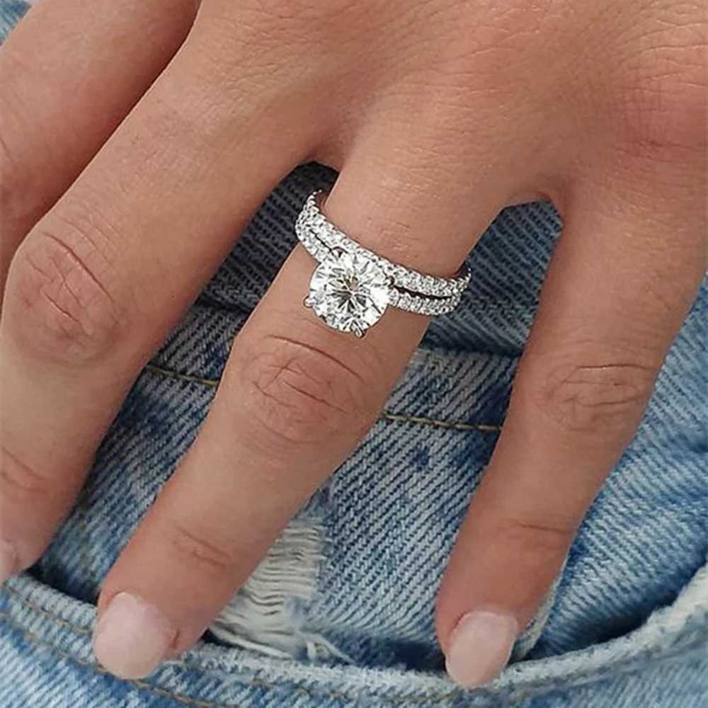 Huitan Hot Sale Simple Elegant RoundSquare CZ Rings for Women Silver Color Engagement Wedding Party Fashion Female Ring JewelryW251017