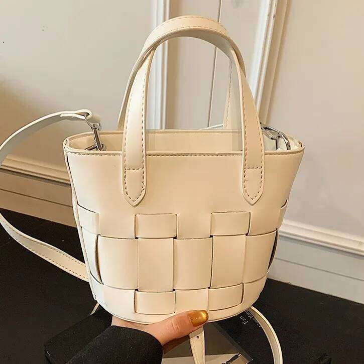 High Quality Sier Shoulder Bucket New Stylish Woven Handheld Crossbody Women S Bag