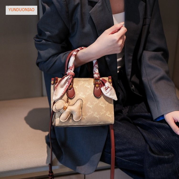 2025 Autumn and winter new women's luxury handbag designer bag new retro style women's shoulder bag printed fashionable women's crossbo