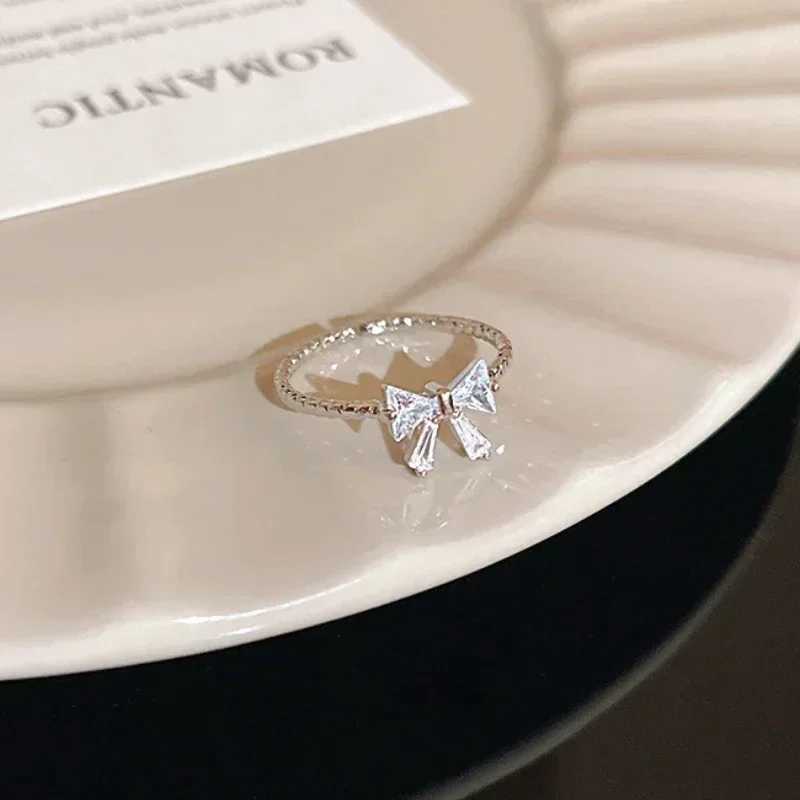Shiny White Bowknot Rings Female Girls Korean Exquisite Jewelry Open Ring with Shiny Bow Tie Zircon for Party Lovers Gifts Z251017