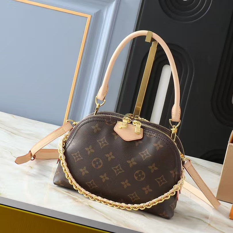 Handbag and cosmetic design 2025 series compact configuration is equipped with braided chain, which can be used to carry the bag in hand or wear a long shoulder