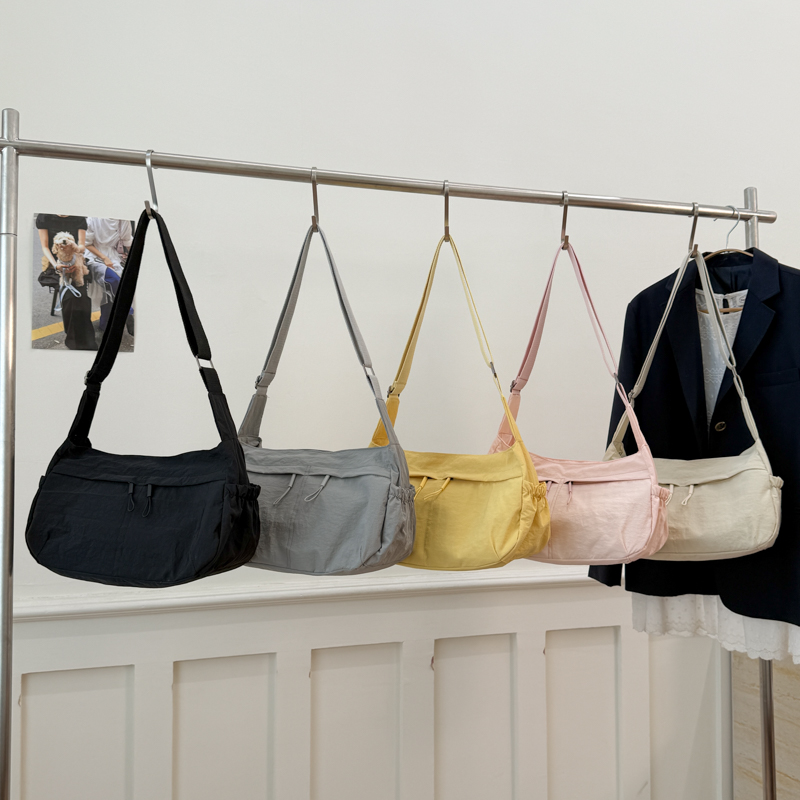 Autumn women's fashionable mobile phone bag with large capacity function, new high-end versatile casual small and simple shopping commuting shoul