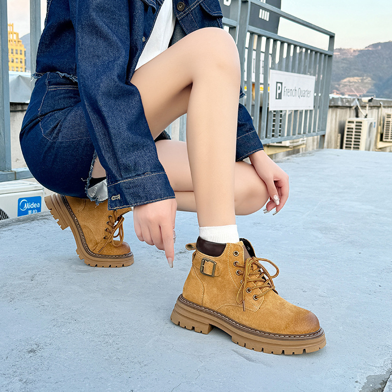 Designer's genuine leather yellow boots for autumn and winter 2025 new men's shoes, British style short boots, thick soled Martin boots, wom