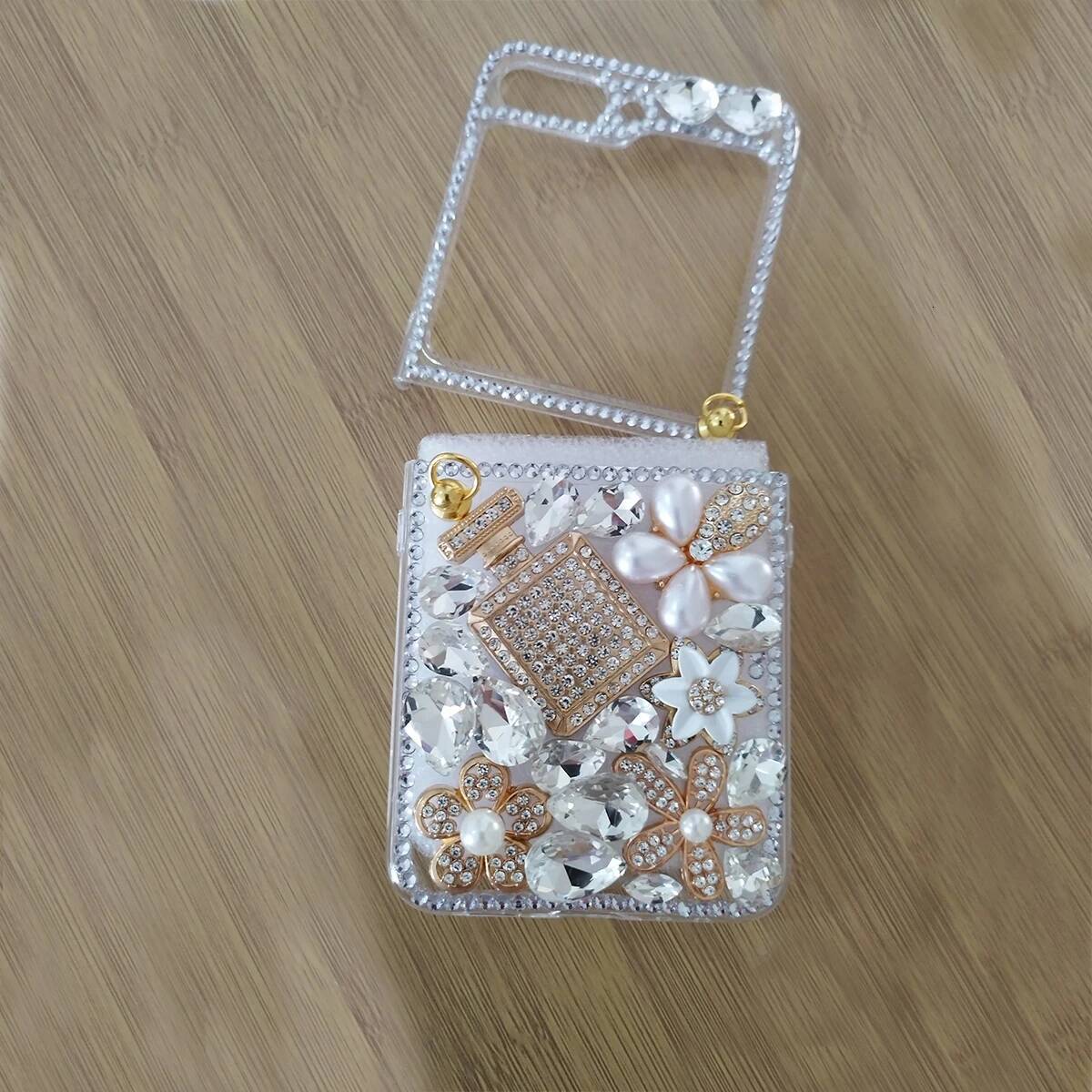 For Samsung Galaxy Z Flip 6 5 4 3 5G F7110 F7070 Rhinestones Crystal Pearl Crown Flower Wrist Phone Case Cover