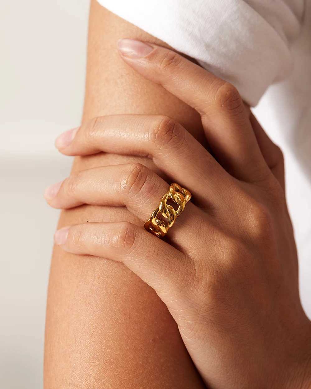 Uworld INS Style 18K Gold Plated Zircon High Polished Geometric Round Chunky Jewelry Stainless Steel Waterproof Rings for WomenW251017