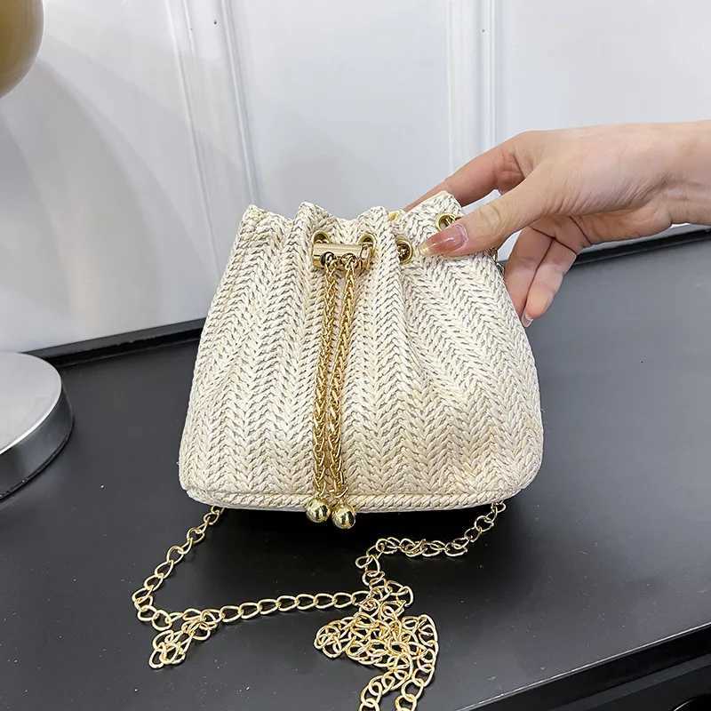 Beige Khaki Straw Weave Bucket Bag Fashion Metal Gold Color Chain Shoulder Messenger Bag For Women Summer Beach Bag bolso mujer Z251017